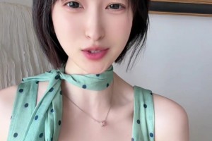 爱人和西决冠军都在身边！福克斯老婆为了保护地板脱下高跟鞋